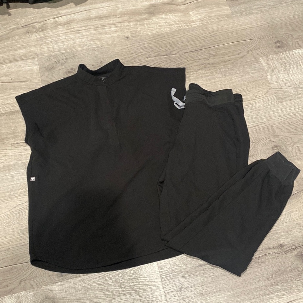 FIGS Scrubs Rafael set